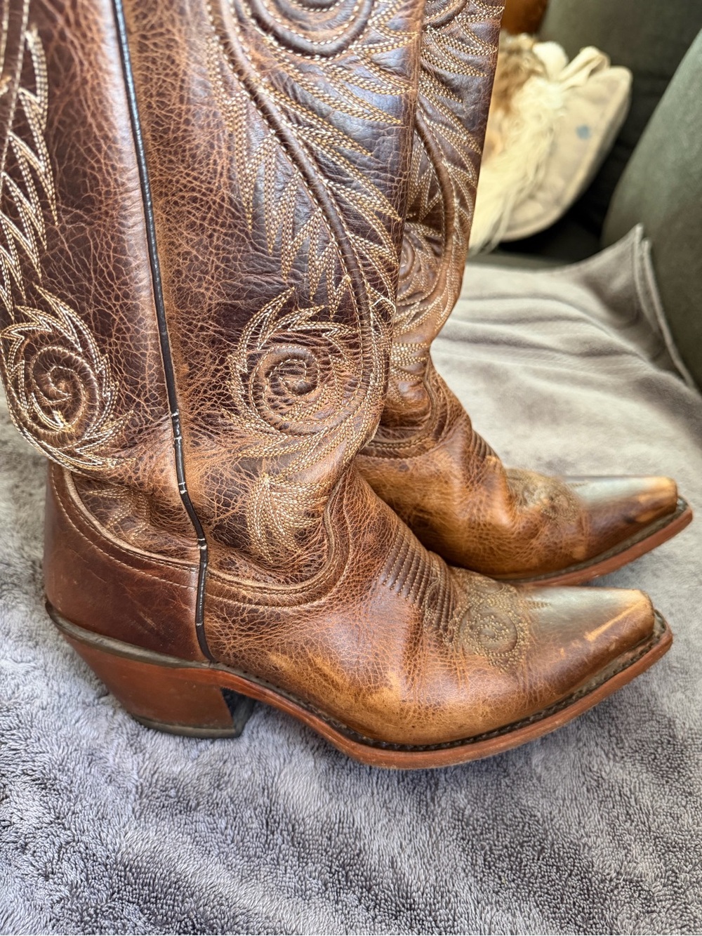 Justin Damiana Cowboy Boots - Western Classic
Timeless Style